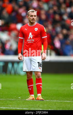 Oakwell Stadium, Barnsley, England - 1. April 2023 Luke Thomas (16) of Barnsley - während des Spiels Barnsley V Morecambe, Sky Bet League One, 2022/23, Oakwell Stadium, Barnsley, England - 1. April 2023 Guthaben: Arthur Haigh/WhiteRosePhotos/Alamy Live News Stockfoto