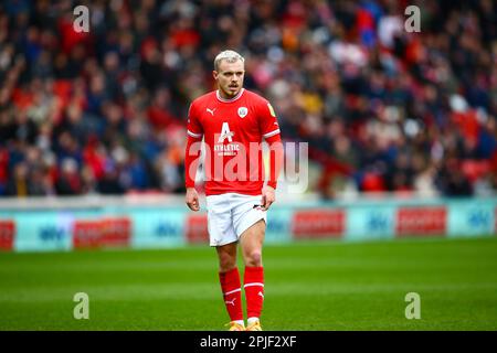 Oakwell Stadium, Barnsley, England - 1. April 2023 Luke Thomas (16) of Barnsley - während des Spiels Barnsley V Morecambe, Sky Bet League One, 2022/23, Oakwell Stadium, Barnsley, England - 1. April 2023 Guthaben: Arthur Haigh/WhiteRosePhotos/Alamy Live News Stockfoto