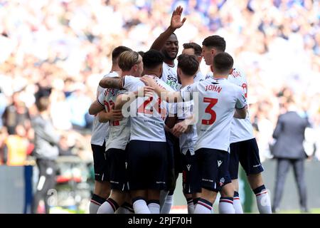 London, Großbritannien. 02. April 2023. Beim EFL-Finale der Papa Johns Trophy zwischen Bolton Wanderers und Plymouth Argyle am 2. April 2023 im Wembley Stadium, London, England. Foto von Carlton Myrie. Nur redaktionelle Verwendung, Lizenz für kommerzielle Verwendung erforderlich. Keine Verwendung bei Wetten, Spielen oder Veröffentlichungen von Clubs/Ligen/Spielern. Kredit: UK Sports Pics Ltd/Alamy Live News Stockfoto