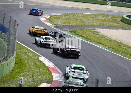 Vallelunga 'Piero Taruffi' Circuit, Rennwochenende, 2. 2023. April, Italien. Motorsport Mitjet 2L Italia, anspruchsvolle Fahrzeuge auf der Rennstrecke, Rückansicht, während des Rennens 3. Foto: Fabio Pagani/Alamy Live News Stockfoto