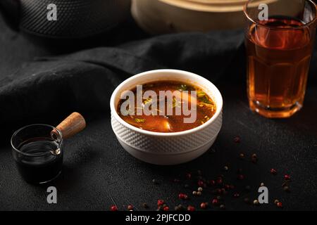 Schmackhaftes chinesisches Nationalsuppengericht Stockfoto