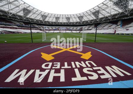 London, Großbritannien. 2. April 2023. Das London Stadium vor dem West Ham gegen Southampton. Spiel der Premier League im Londoner Stadion Stratford. Kredit: MARTIN DALTON/Alamy Live News Stockfoto