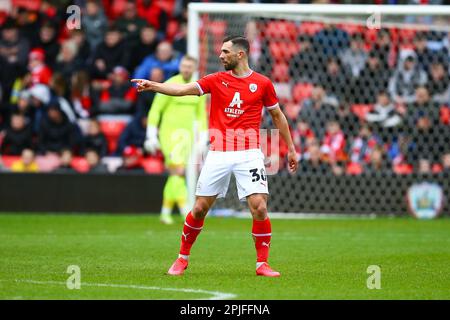 Oakwell Stadium, Barnsley, England - 1. April 2023 Adam Phillips (30) of Barnsley - während des Spiels Barnsley V Morecambe, Sky Bet League One, 2022/23, Oakwell Stadium, Barnsley, England - 1. April 2023 Guthaben: Arthur Haigh/WhiteRosePhotos/Alamy Live News Stockfoto