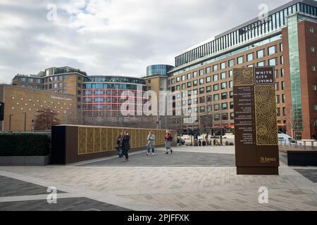 London - Februar 2023: Fernsehzentrum in White City - ein neu entwickelter Komplex von Häusern und Büros, früher Hauptquartier der BBC Stockfoto