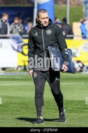 Lyngby, Dänemark. 02. April 2023. Spiel den offiziellen Mads-Kristoffer Kristoffersen, der vor dem Superliga-Spiel 3F zwischen Lyngby Boldklub und Silkeborg IM Lyngby Stadium in Lyngby gesehen wurde. (Foto: Gonzales Photo/Alamy Live News Stockfoto