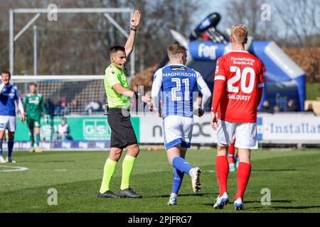 Lyngby, Dänemark. 02. April 2023. Schiedsrichter Kyriakos Athanasiou als Ratesprecher für das Superliga-Spiel 3F zwischen Lyngby Boldklub und Silkeborg IM Lyngby Stadium in Lyngby. (Foto: Gonzales Photo/Alamy Live News Stockfoto