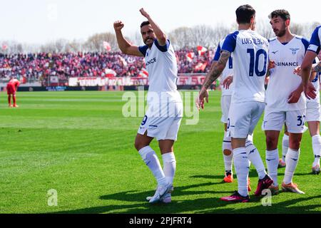 Monza, Italien - 2. April 2023 feiert Pedro (SS Lazio) sein Tor beim Fußballspiel der italienischen Meisterschaft Serie A zwischen AC Monza und SS Lazio am 2. April 2023 im U-Power Stadium in Monza, Italien - Foto Luca Rossini/E-Mage Stockfoto