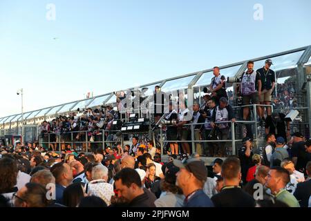 Melbourne, Australien. 02. April 2023. 2. April 2023, Albert Park, Melbourne, FORMEL 1 ROLEX GRAND PRIX 2023 Fotografen warten auf das Podium Credit: dpa/Alamy Live News Stockfoto