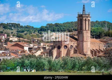 Panorama des mittelalterlichen Dorfes Caldes de Montbui in Katalonien, Spanien. Leerer Kopierraum für den Text des Editors. Stockfoto