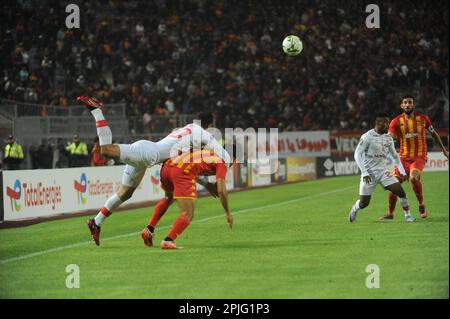 Rades, Tunis, Tunesien. 2. April 2023. Spielen Sie Esperance Sportive de Tunis EST gegen CR Belouizdad aus Algerien und zählen Sie für den 6. Tag der Gruppe D der African Champions League im Rades-Stadion. (Kreditbild: © Chohei Mahjoub/ZUMA Press Wire) NUR REDAKTIONELLE VERWENDUNG! Nicht für den kommerziellen GEBRAUCH! Stockfoto