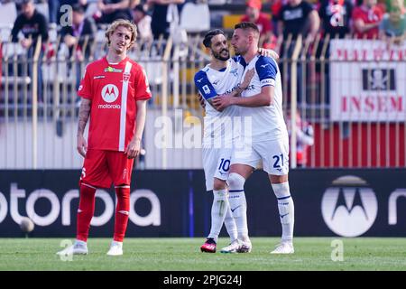 Monza, Italien. 02. April 2023. U-Power Stadium, Monza, Italien, 02. April 2023, Sergej Milinkovic-Savic (SS Lazio) feiert sein Tor zusammen mit Luis Alberto (SS Lazio) während der AC Monza gegen SS Lazio - italienische Fußballserie A-Match Credit: Live Media Publishing Group/Alamy Live News Stockfoto