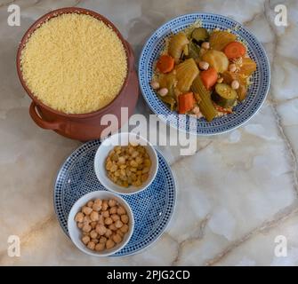 Tunesische Dishe kulinarisches Stillleben. Vegetarischer Couscous Stockfoto