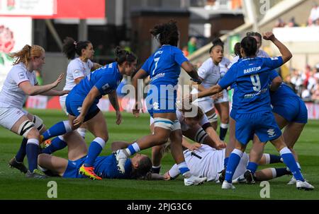 NORTHAMPTON, ENGLAND : Spiel-Action während der TikTok Women's Six Nations England gegen Italien in Franklin's Gardens am Sonntag, den 2. April 2023 in Northampton, England. Stockfoto