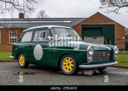 1960 Austin A40 Farina „OXF 926“ auf der Motorsport Assembly am 26. März 2023 im Bicester Heritage Centre. Stockfoto