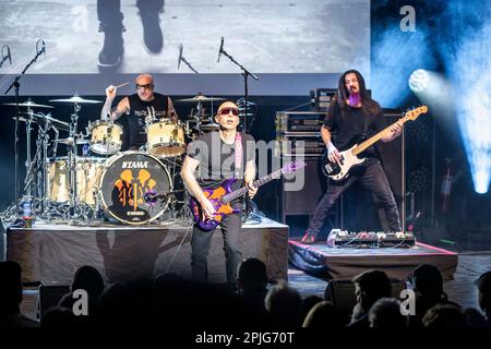 Oslo, Norwegen. 01. April 2023. Der amerikanische Musiker, Komponist und Gitarrist Joe Satriani führt ein Livekonzert im Sentrum Scene in Oslo auf. (Foto: Gonzales Photo/Alamy Live News Stockfoto