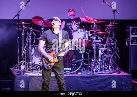 Oslo, Norwegen. 01. April 2023. Der amerikanische Musiker, Komponist und Gitarrist Joe Satriani führt ein Livekonzert im Sentrum Scene in Oslo auf. (Foto: Gonzales Photo/Alamy Live News Stockfoto