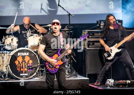 Oslo, Norwegen. 01. April 2023. Der amerikanische Musiker, Komponist und Gitarrist Joe Satriani führt ein Livekonzert im Sentrum Scene in Oslo auf. (Foto: Gonzales Photo/Alamy Live News Stockfoto