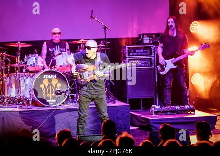 Oslo, Norwegen. 01. April 2023. Der amerikanische Musiker, Komponist und Gitarrist Joe Satriani führt ein Livekonzert im Sentrum Scene in Oslo auf. (Foto: Gonzales Photo/Alamy Live News Stockfoto