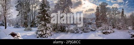 DE - BAYERN: Magische Winterszene in Bad Toelz, Oberbayern, HDR-Fotografie von Edmund Nagele FRPS Stockfoto