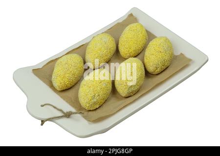 Herstellung hausgemachter Fleischschnitzel. Bereit zum Kochen. Gefrorene Schnitzel. Stockfoto