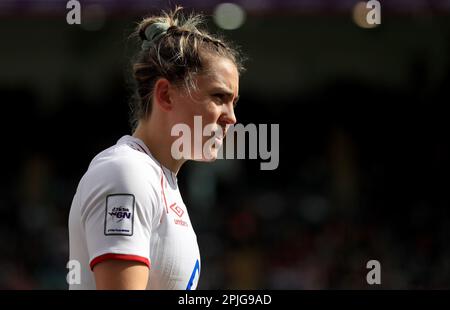 Die englische Claudia MacDonald schaut während des TikTok Women's Six Nations-Spiels im Cinch Stadium in Franklin's Gardens in Northampton zu. Foto: Sonntag, 2. April 2023. Stockfoto