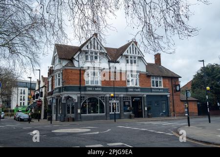 London - Februar 2023: Duke of Sussex Grand Victorian Pub in Chiswick, West-London Stockfoto