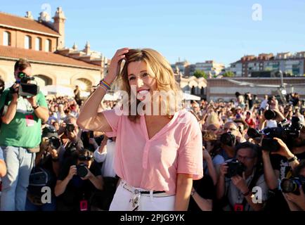 Madrid, Spanien. 08. Juli 2022. Die stellvertretende Zweiter- und Arbeitsministerin, Yolanda Diaz, bei der Vorstellung ihrer Politakl-Partei Sumar in Matadero. Kredit: Cesar Luis de Luca/dpa/Alamy Live News Stockfoto