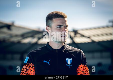 Malmoe, Schweden. 01., 2023. April. Busanello von Malmo FF wärmt sich vor dem Allsvenskan-Spiel zwischen Malmo FF und Kalmar FF im Eleda Stadion in Malmoe auf. (Foto: Gonzales Photo - Joe Miller). Stockfoto