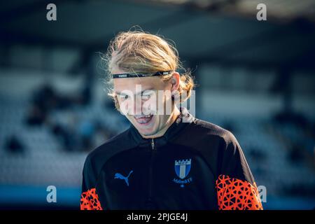 Malmoe, Schweden. 01., 2023. April. Sebastian Nanasi von Malmo FF wärmt sich auf vor dem Allsvenskan-Spiel zwischen Malmo FF und Kalmar FF im Eleda Stadion in Malmoe. (Foto: Gonzales Photo - Joe Miller). Stockfoto