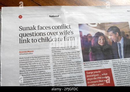 Rishi „Sunak Faces Conflict questions over Wife 's Link to childcare company“ Guardian Schlagzeile Koru Kids Artikel 30 März 2023 London UK Stockfoto