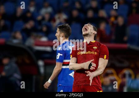 Rom, Italien. 02. April 2023. Andrea Belotti von AS Roma reagiert während des Fußballspiels der Serie A zwischen Roma und Sampdoria im Olympiastadion in Rom, Rom, Italien, am 2. April 2023. Kredit: Riccardo De Luca - Update Images/Alamy Live News Stockfoto