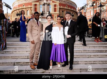 Dwane Walcott, Patsy Ferran, Anjana Vasan und Paul Mescal nehmen an den Olivier Awards in der Royal Albert Hall in London Teil. Foto: Sonntag, 2. April 2023. Stockfoto