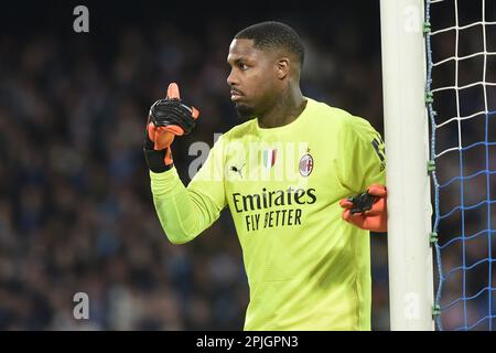 Neapel, Italien. 02. April 2023. Mike Maigan von AC Mailand während des Spiels Der Serie A zwischen SSC Napoli und AC Mailand im Diego Armando Maradona Stadium Guthaben: Independent Photo Agency/Alamy Live News Stockfoto