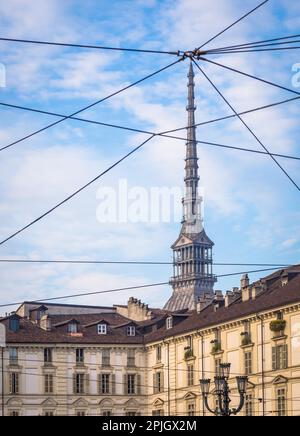 Blick auf die Mole Antonelliana, das Wahrzeichen von Turin, von Piazza Vittorio Veneto (Veneto), einer der elegantesten Platz in Stockfoto