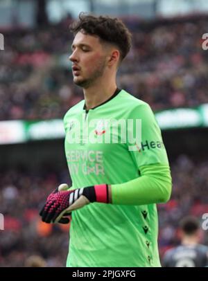 LONDON, ENGLAND - 02. APRIL: Bolton's James Trafford während des Papa John's Trophy Finales im Wembley Stadium am 2. April 2023 in London, England. (Foto: Dylan Hepworth/MB Media) Stockfoto