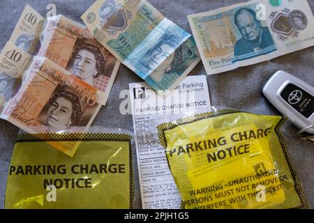 Parkgebühren, Warnung vor einer Parkgebühr, die von einem privaten Parkplatzunternehmen Countryside Parking Management ausgestellt wurde. UK Stockfoto