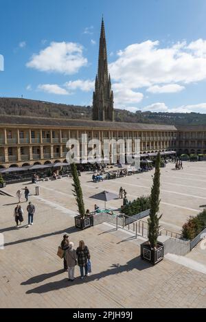 The Piece Hall, Halifax, West Yorkshire, 2. April 2023. Stockfoto