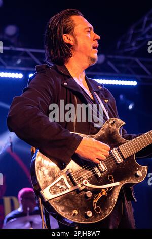 Mailand, Italien. 02. April 2023. Samantha Fish und Jesse Dayton treten am 02 2023. April live im Magazzini Generali in Mailand auf (Foto von Mairo Cinquetti/NurPhoto). Kredit: NurPhoto SRL/Alamy Live News Stockfoto