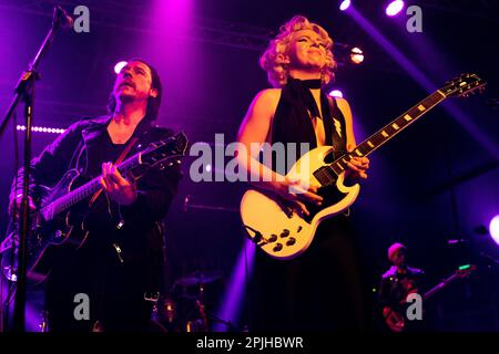 Mailand, Italien. 02. April 2023. Samantha Fish und Jesse Dayton treten am 02 2023. April live im Magazzini Generali in Mailand auf (Foto von Mairo Cinquetti/NurPhoto). Kredit: NurPhoto SRL/Alamy Live News Stockfoto