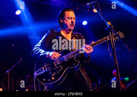 Mailand, Italien. 02. April 2023. Samantha Fish und Jesse Dayton treten am 02 2023. April live im Magazzini Generali in Mailand auf (Foto von Mairo Cinquetti/NurPhoto). Kredit: NurPhoto SRL/Alamy Live News Stockfoto