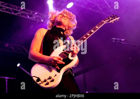 Mailand, Italien. 02. April 2023. Samantha Fish und Jesse Dayton treten am 02 2023. April live im Magazzini Generali in Mailand auf (Foto von Mairo Cinquetti/NurPhoto). Kredit: NurPhoto SRL/Alamy Live News Stockfoto