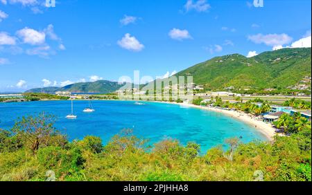 ST. THOMAS, USVI - 2. Februar 2023: Der Tourismus ist ein wichtiger Wirtschaftszweig in St. Thomas. Die Erholung von den Beschränkungen der Covid-Krankheit hat dazu geführt, dass der Tourismus in den früheren Gebieten wieder aufgenommen wird Stockfoto