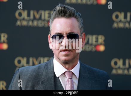 London, Großbritannien. 02. April 2023. Richard Hawley nimmt an den Olivier Awards 2023 in der Royal Albert Hall in London Teil. (Foto: Fred Duval/SOPA Images/Sipa USA) Guthaben: SIPA USA/Alamy Live News Stockfoto