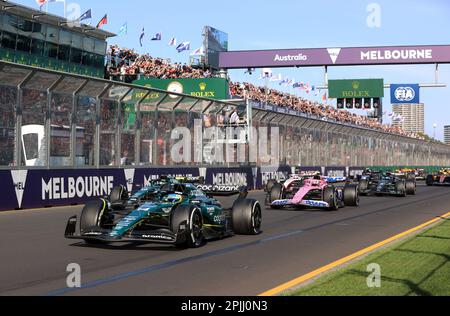 Melbourne, Australien. 03. April 2023. MELBOURNE, Australien, 2. APRIL 2023; START, im Voraus Fernando ALONSO, Aston-Martin, Pierre GASLY, ALPINE AUSTRALIAN Formula One Grand Prix am 2. April 2023, Albert Park - Melbourne, FIA Formula1 World Championship, Raceday, Formel 1 Rennen in Australien, Motorsport, F1 GP, Honorarpflichtiges Foto, gebührenpflichtiges Bild, Copyright © Clay CROSS/ATP images (CROSS Clay/ATP/SPP) Kredit: SPP Sport Press Photo. Alamy Live News Stockfoto