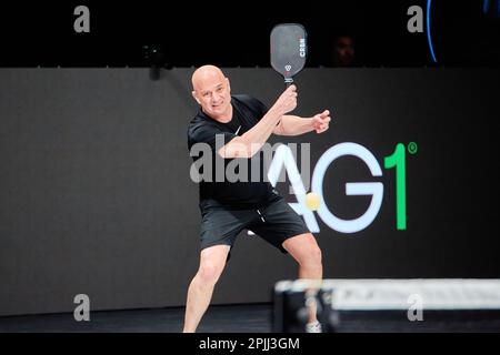 Hollywood, Florida, USA. 2. April 2023: Tennislegenden Andre Agassi, John McEnroe, Andy Roddick und Michael Chang während des Spiels in Pickleball Stockfoto