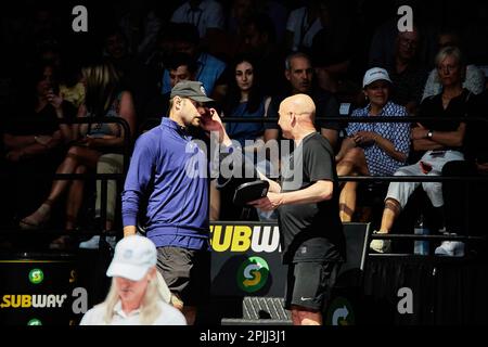 Hollywood, Florida, USA. 2. April 2023: Tennislegenden Andre Agassi, John McEnroe, Andy Roddick und Michael Chang während des Spiels in Pickleball Stockfoto