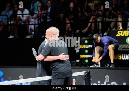 Hollywood, Florida, USA. 2. April 2023: Tennislegenden Andre Agassi, John McEnroe, Andy Roddick und Michael Chang während des Spiels in Pickleball Stockfoto