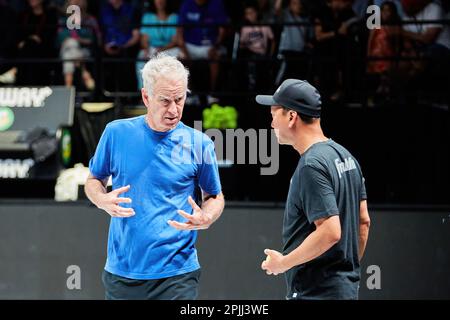 Hollywood, Florida, USA. 2. April 2023: Tennislegenden Andre Agassi, John McEnroe, Andy Roddick und Michael Chang während des Spiels in Pickleball Stockfoto