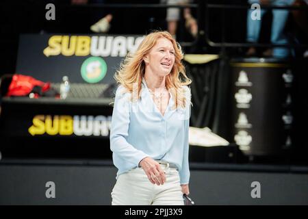 Hollywood, Florida, USA. 2. April 2023: Tennislegenden Stefanie Graf während der Pickleball-Spiele für 1M $ Geldbörse bei Hard Rock Live Stockfoto