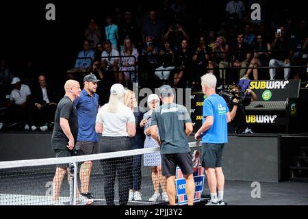Hollywood, Florida, USA. 2. April 2023: Tennislegenden Andre Agassi, John McEnroe, Andy Roddick und Michael Chang während des Spiels in Pickleball Stockfoto